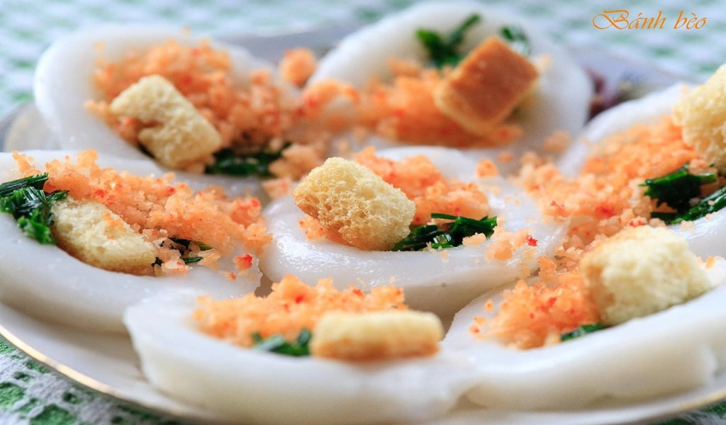 A  typical dish of Hue cuisine made out of rice powder and shrimp