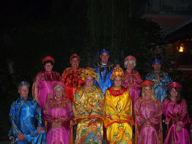 Tourists in royal custumes pose for group photos Tourists in royal custumes pose for group photos
