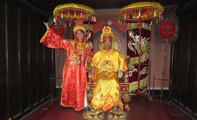 Authors Lorie and Jesse dress up as Vietnamese royalty in an old room in Tu Duc Tomb. MindaNews photo Authors Lorie and Jesse dress up as Vietnamese royalty in an old room in Tu Duc Tomb. MindaNews photo
