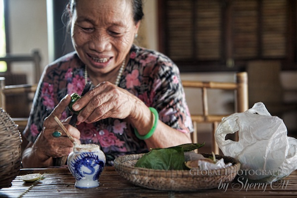 The lovely women at the rural museum preparing beetlenut. The lovely women at the rural museum preparing beetlenut.