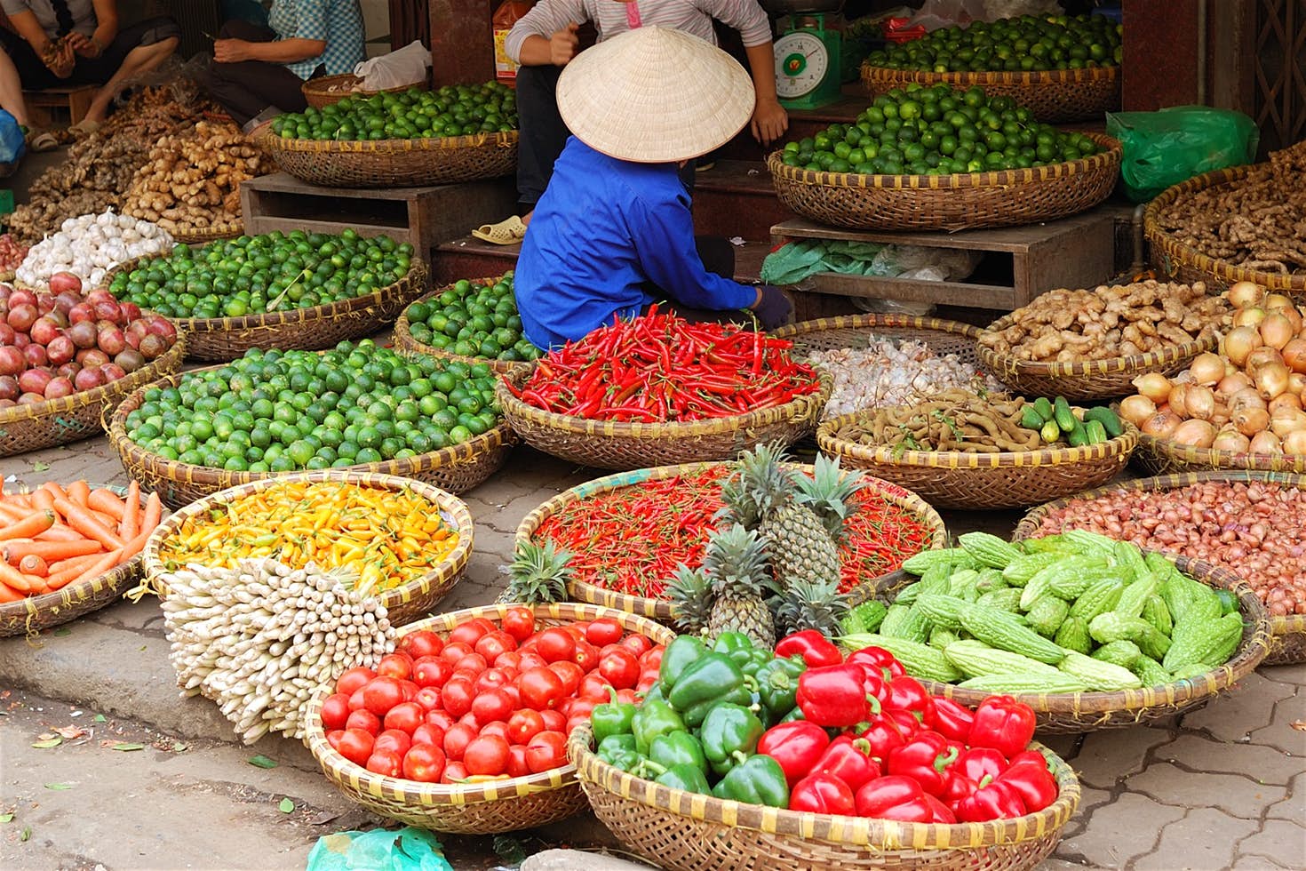 Baskets of produce at a Hanoi market © Rosino / CC BY-SA 2.0 Baskets of produce at a Hanoi market © Rosino / CC BY-SA 2.0